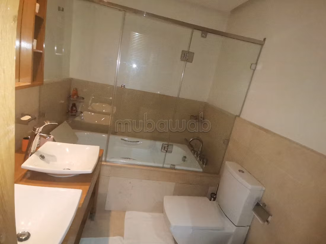 Find an apartment to buy in Racine. 3 beautiful rooms. caretaker and air conditioning.