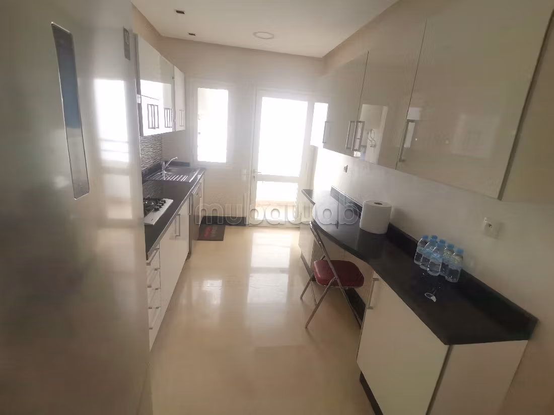 Find an apartment to buy in Racine. 3 beautiful rooms. caretaker and air conditioning.