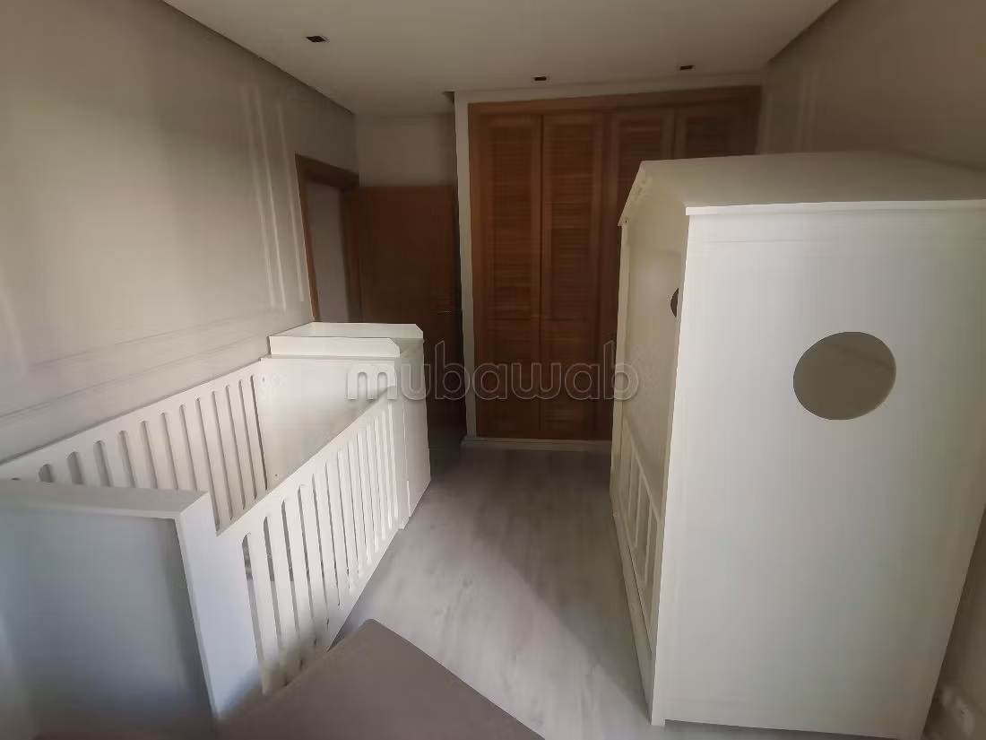 Find an apartment to buy in Racine. 3 beautiful rooms. caretaker and air conditioning.