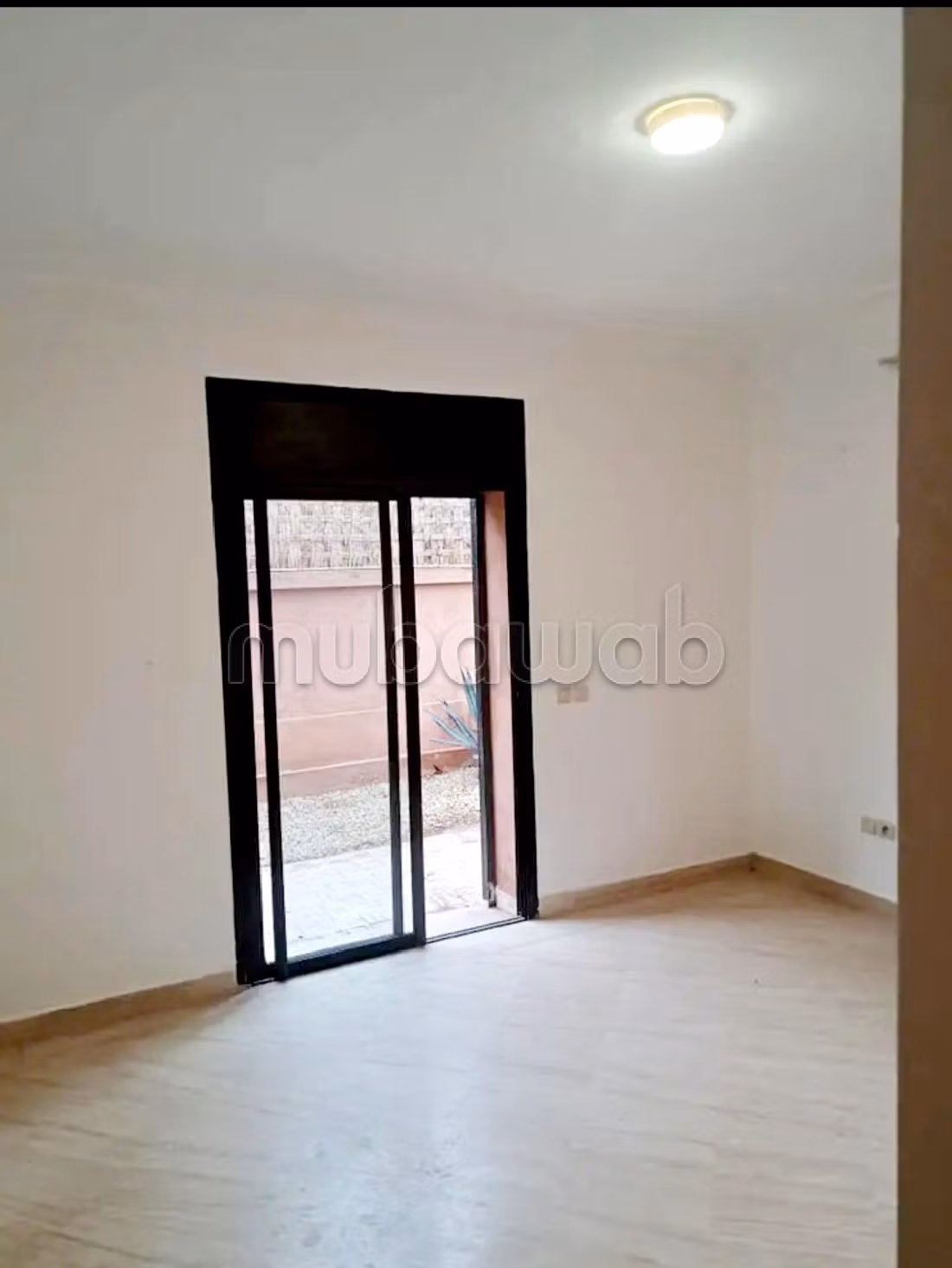 APPARTEMENT avec jardin privé piscine commune à Targa