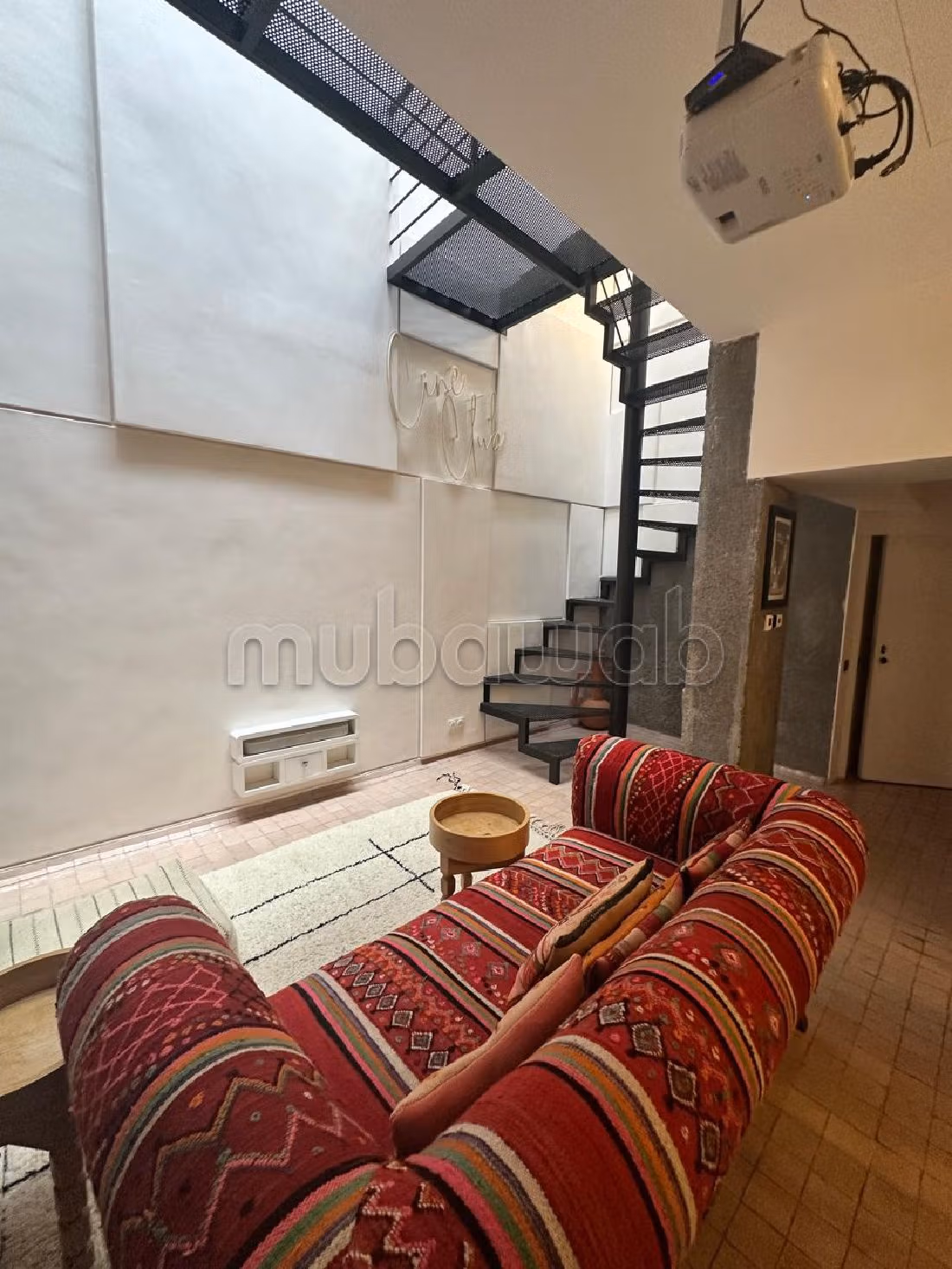 بيع رياض ب رياض الزيتون. 3 غرف. مفروشة. 