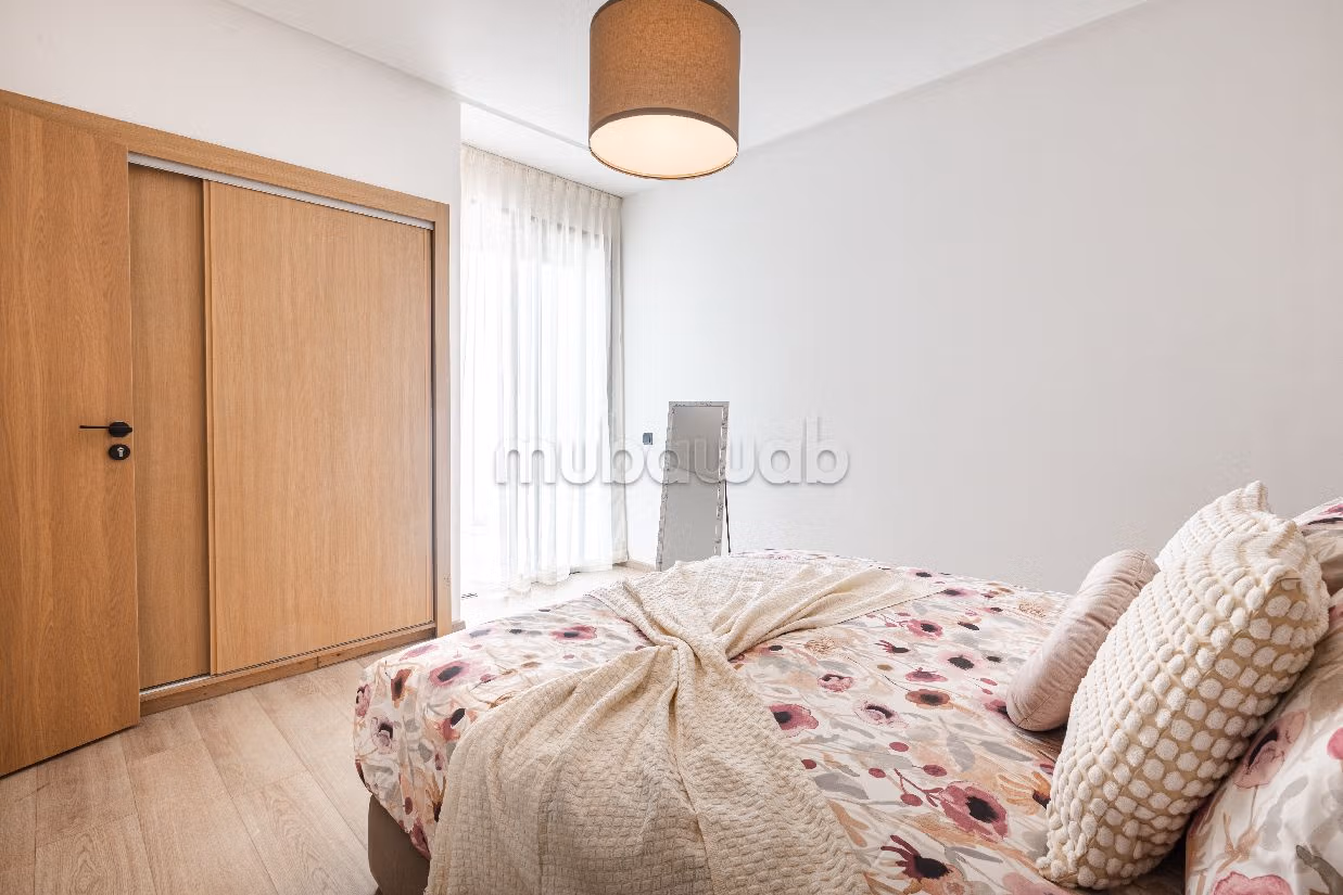 Busca pisos en venta en Hay Hassani. 4 habitaciones confortables. Aire condicionado