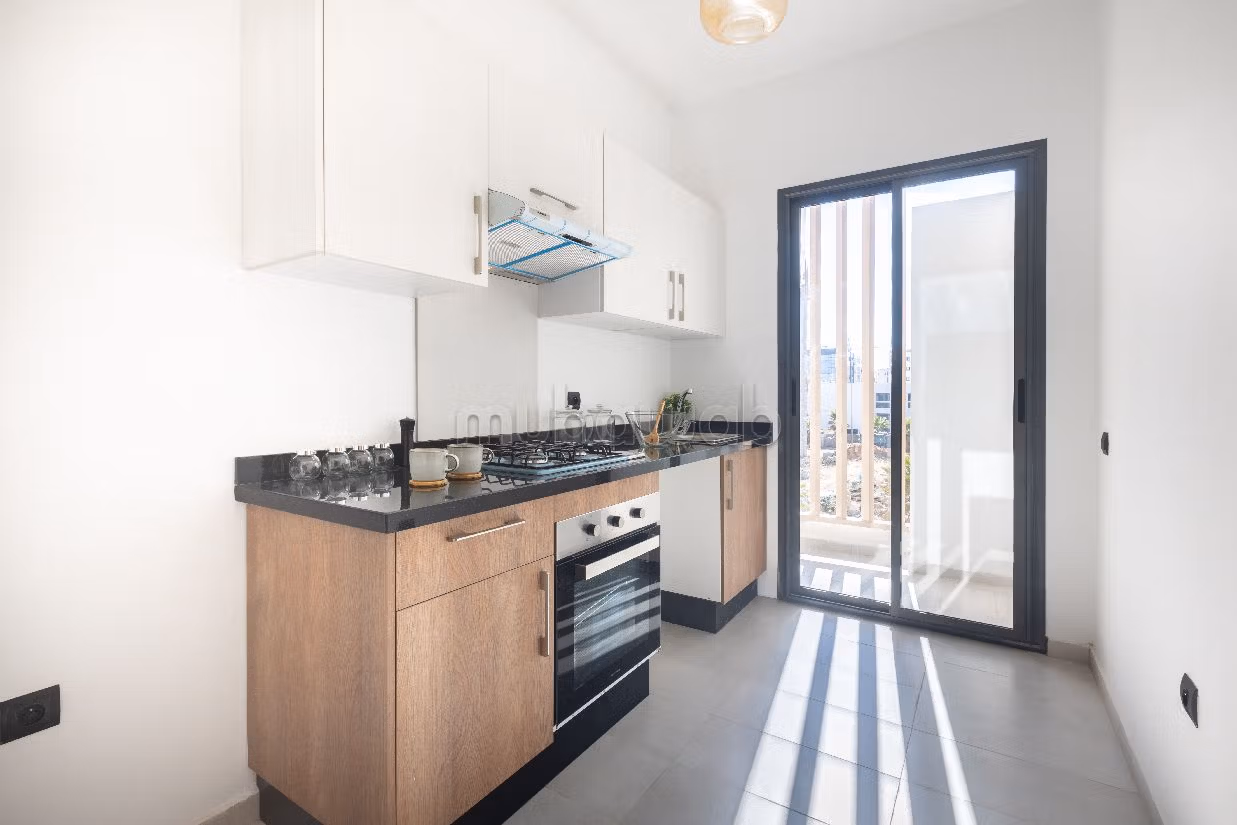 Busca pisos en venta en Hay Hassani. 4 habitaciones confortables. Aire condicionado