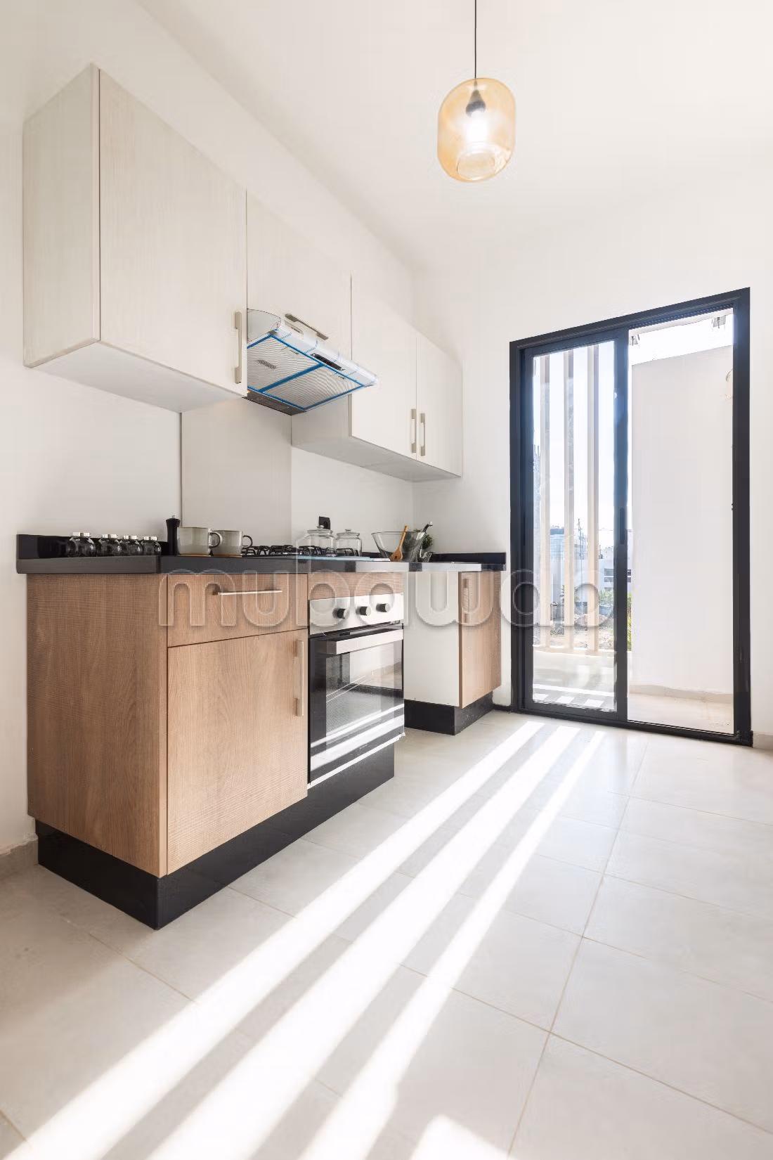 شقة جميلة للبيع ب الحي الحسني. 3 قطع رائعة. جو مكيف