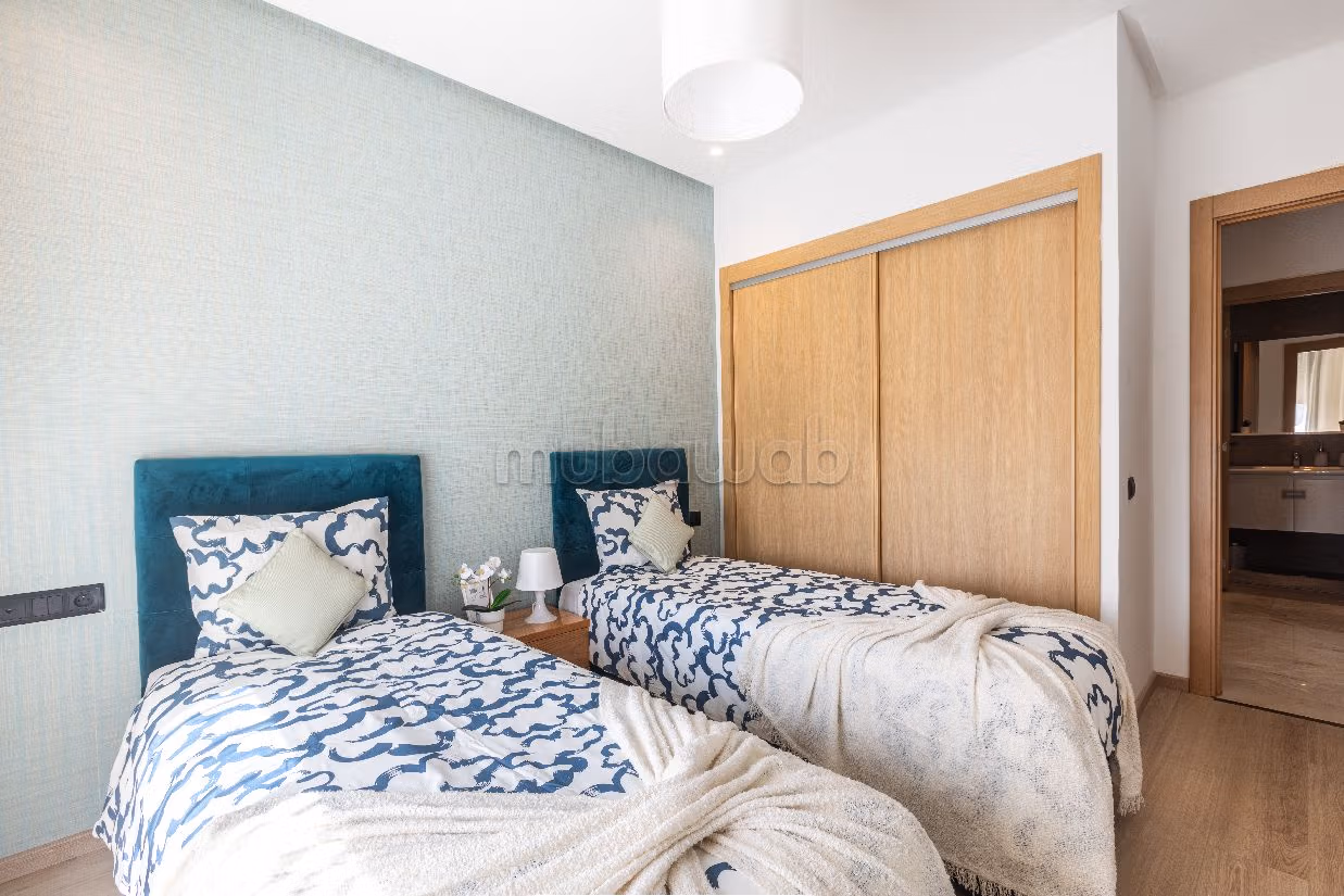 شقة للشراء ب الحي الحسني. 3 قطع كبيرة. مطبخ مجهز جيدا