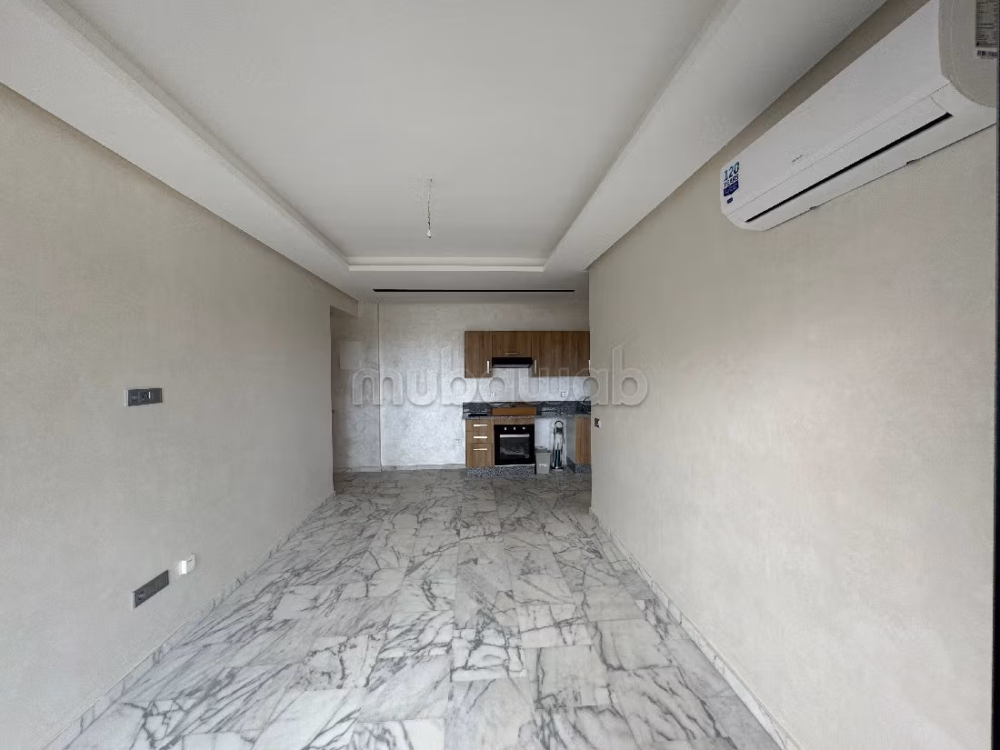 Very nice apartment for rent. 2 large living areas. Residence with caretaker, Large swimming pool. 