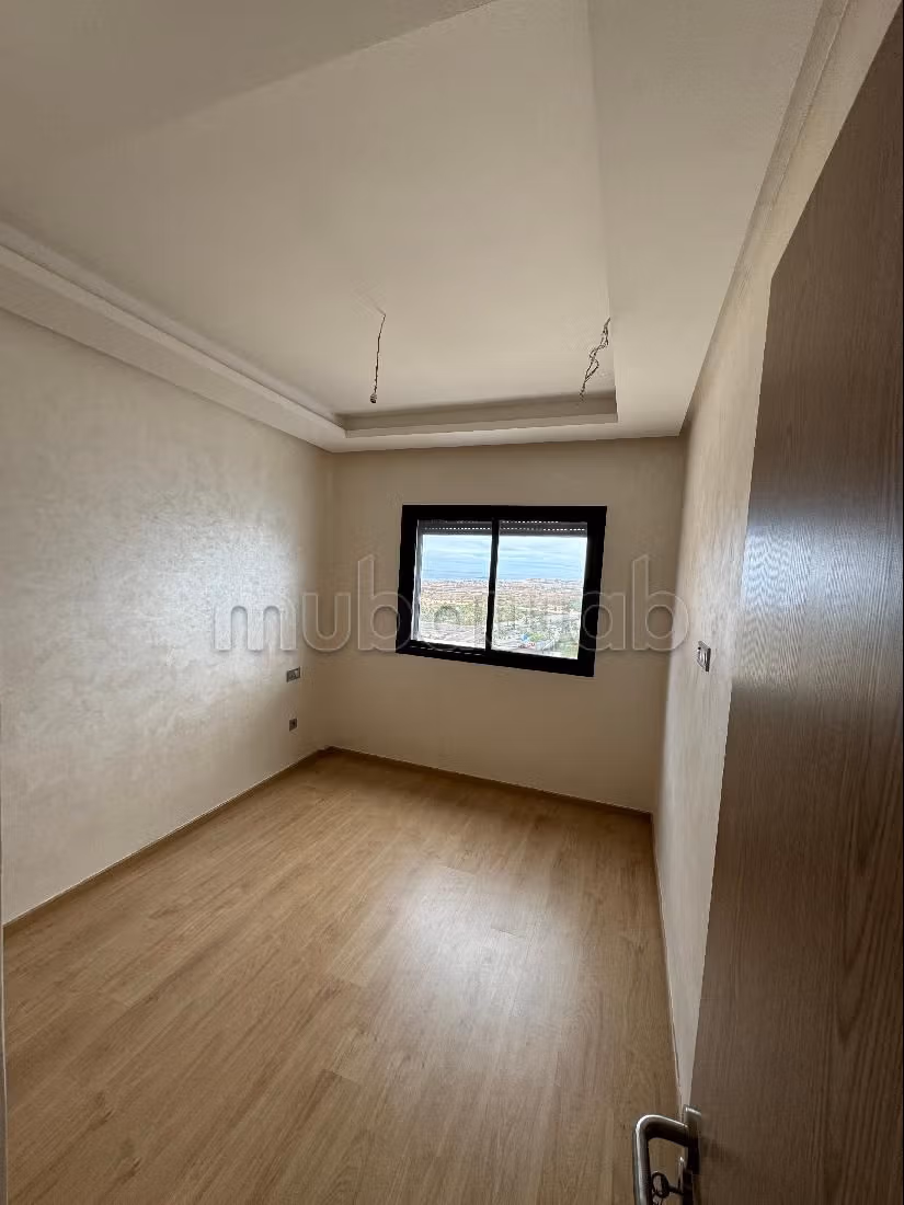 Very nice apartment for rent. 2 large living areas. Residence with caretaker, Large swimming pool. 