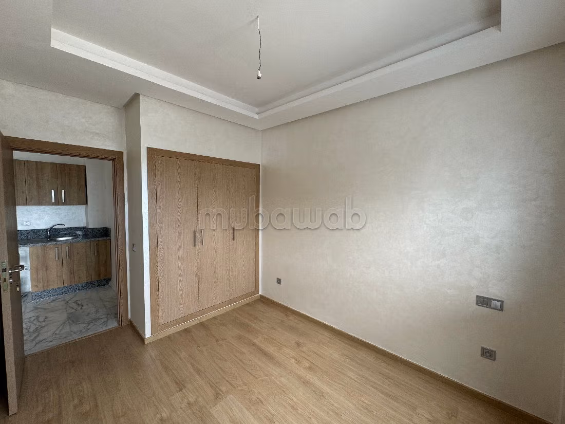 Very nice apartment for rent. 2 large living areas. Residence with caretaker, Large swimming pool. 