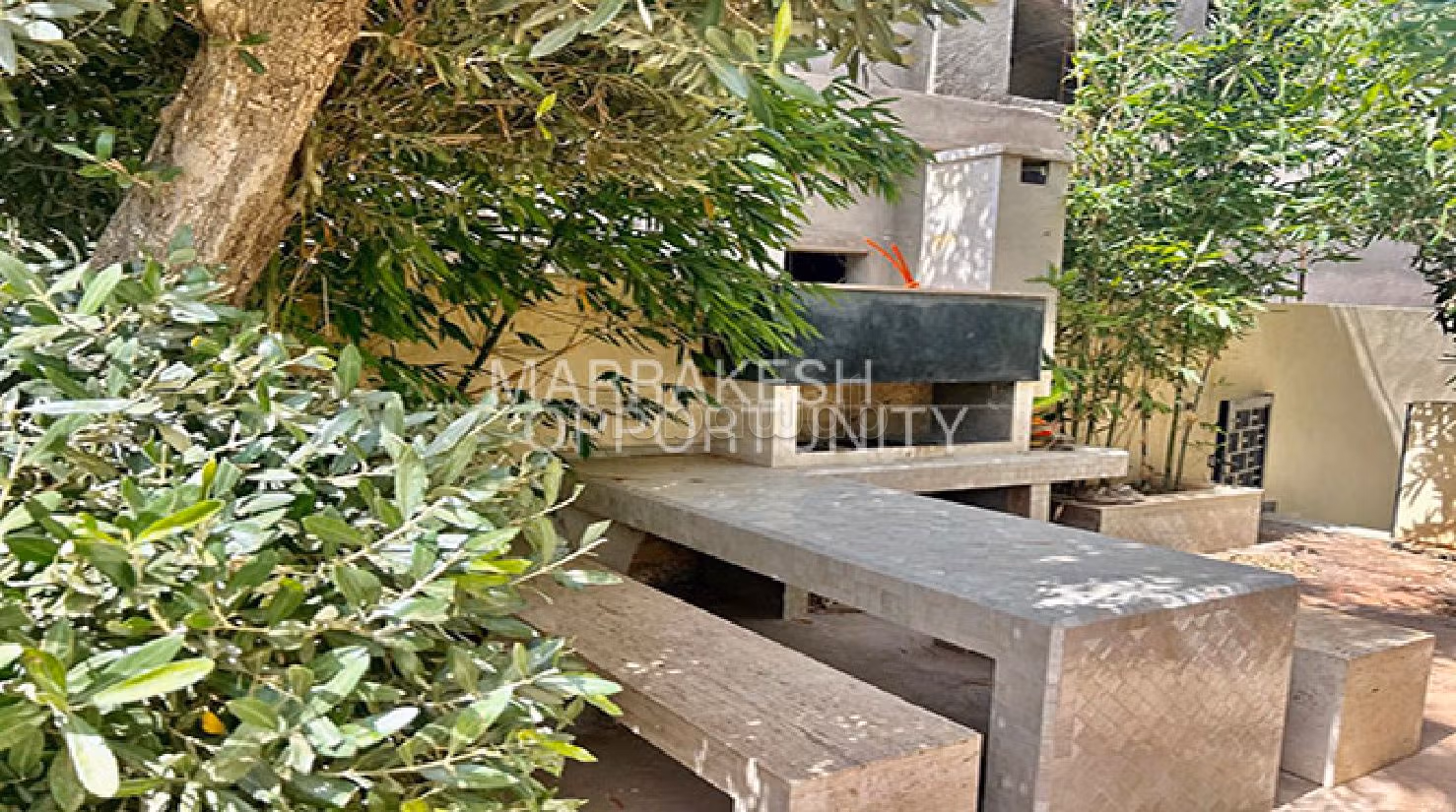 فيلا ممتازة للبيع بتاركة. المساحة الكلية 500 م². موقف للسيارات وحديقة