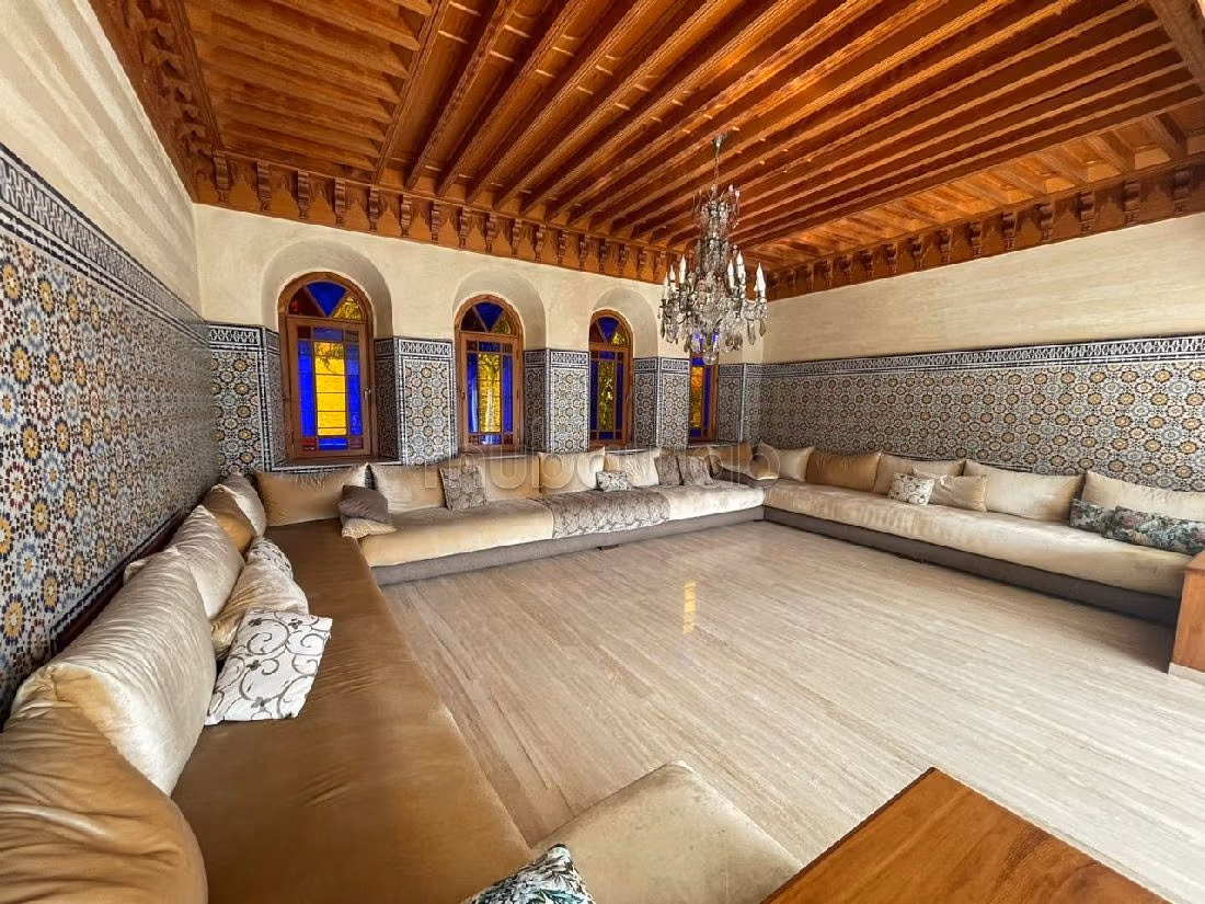 Luxury Villa for rent in Anfa Supérieur. Area of 1000 m². Fireplace, swimming pool. 