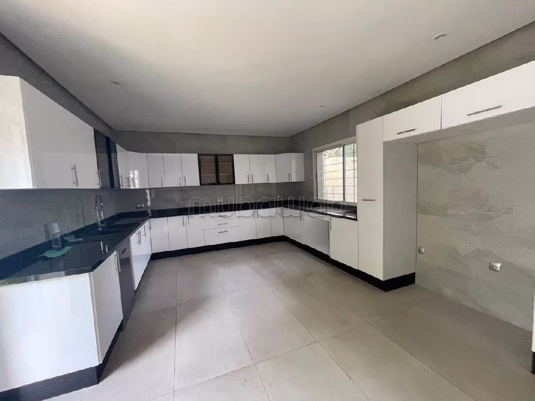 Luxury Villa for rent in Anfa Supérieur. Area of 1000 m². Fireplace, swimming pool. 