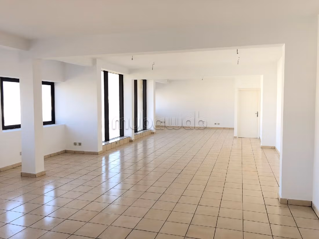 عقارت تجارية للكراء ب المكينسية. المساحة 520 م². مصعد متوفر