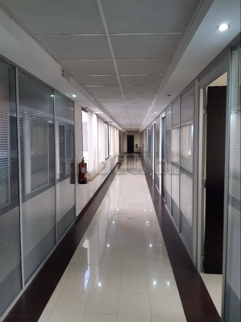 Comodo ufficio in affitto a Palmier. Superficie 1069 m². Servizio di concierge e aria condizionata