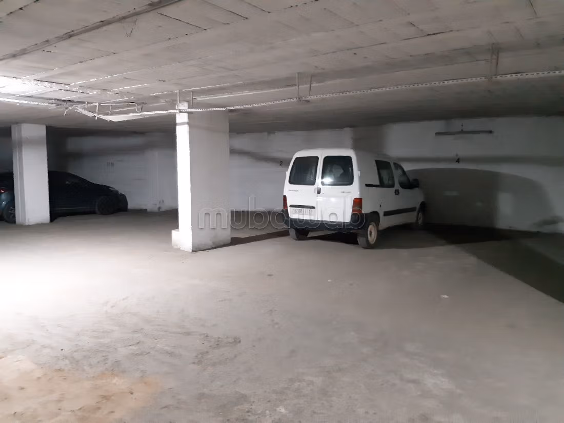 Comodo ufficio in affitto a Palmier. Superficie 1069 m². Servizio di concierge e aria condizionata