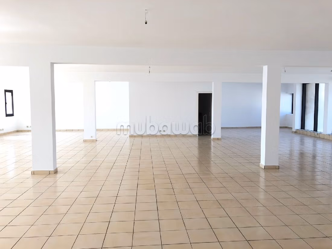Ufficio disponibile in vendita a Cherkaoui Marzouka. Superficie di 520 m². Con ascensore