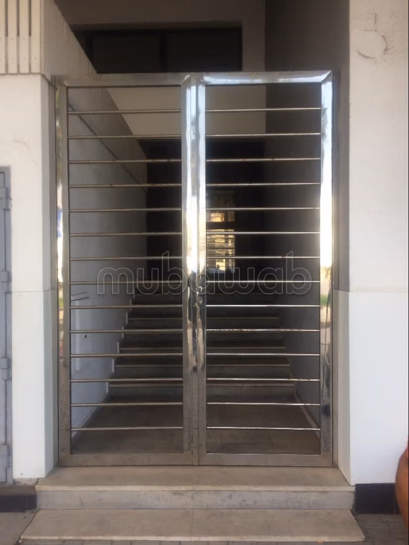 Ufficio disponibile in vendita a Cherkaoui Marzouka. Superficie di 520 m². Con ascensore