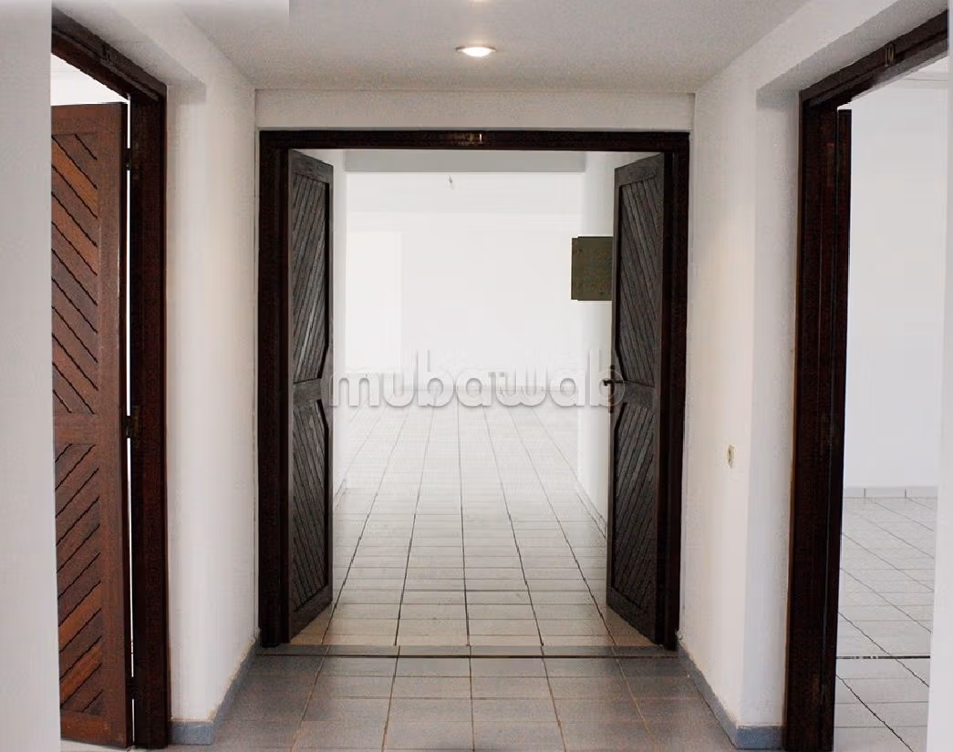 Ufficio disponibile in vendita a Cherkaoui Marzouka. Superficie di 520 m². Con ascensore