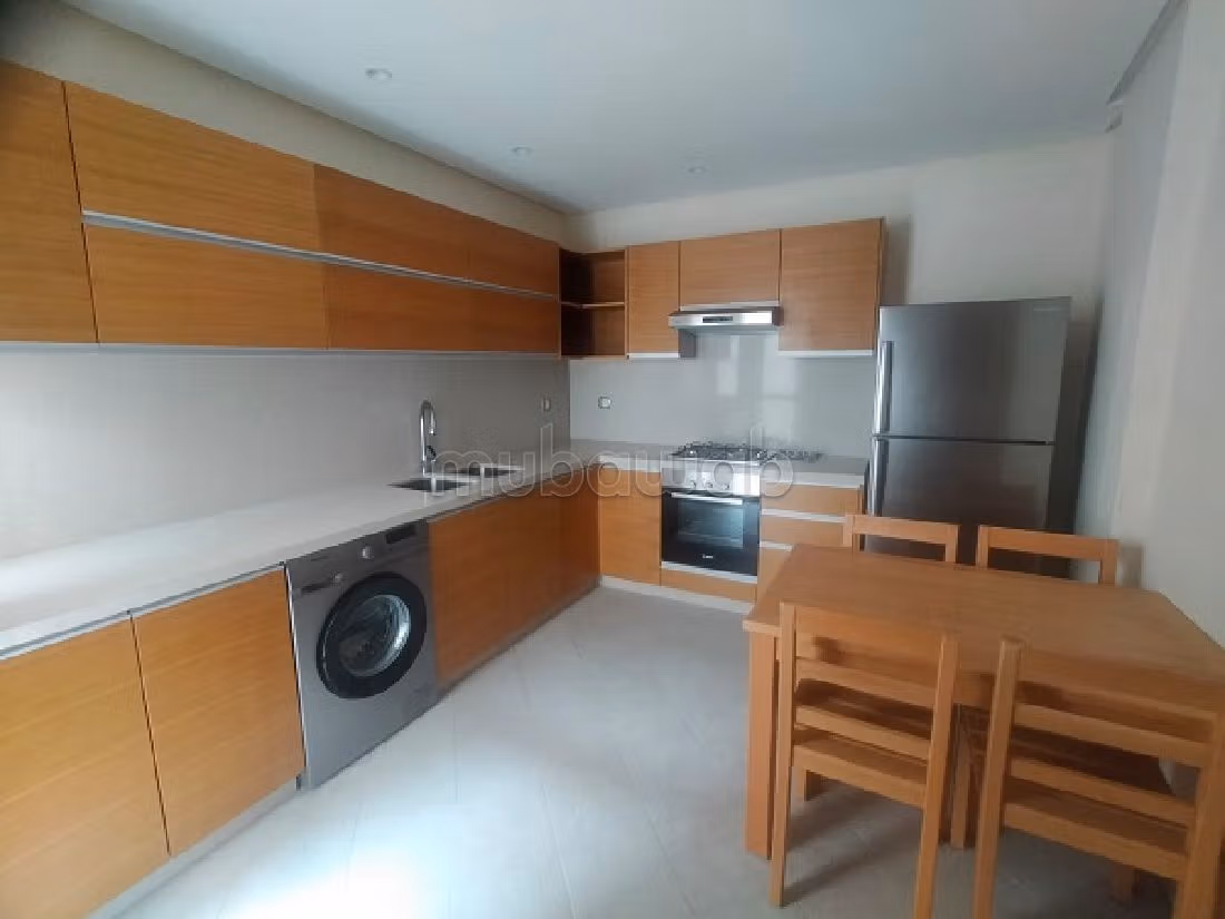 Beautiful apartment for sale in Charaf. 3 comfortable rooms. Ample storage space. 