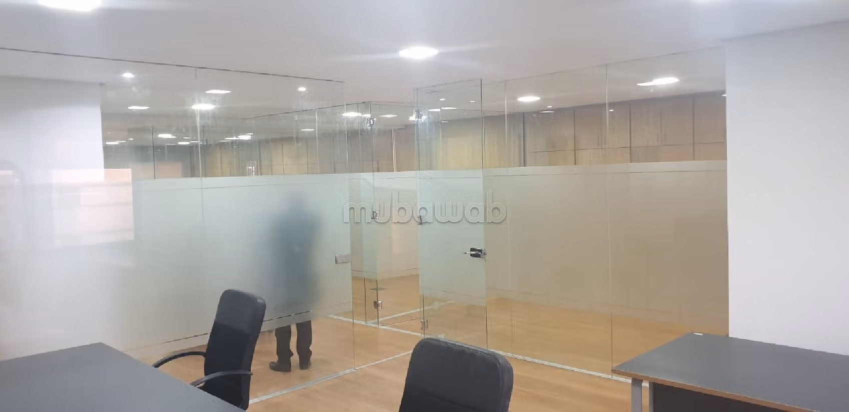 Offices for rent in Racine. Dimension 135 m². Caretaker service. 