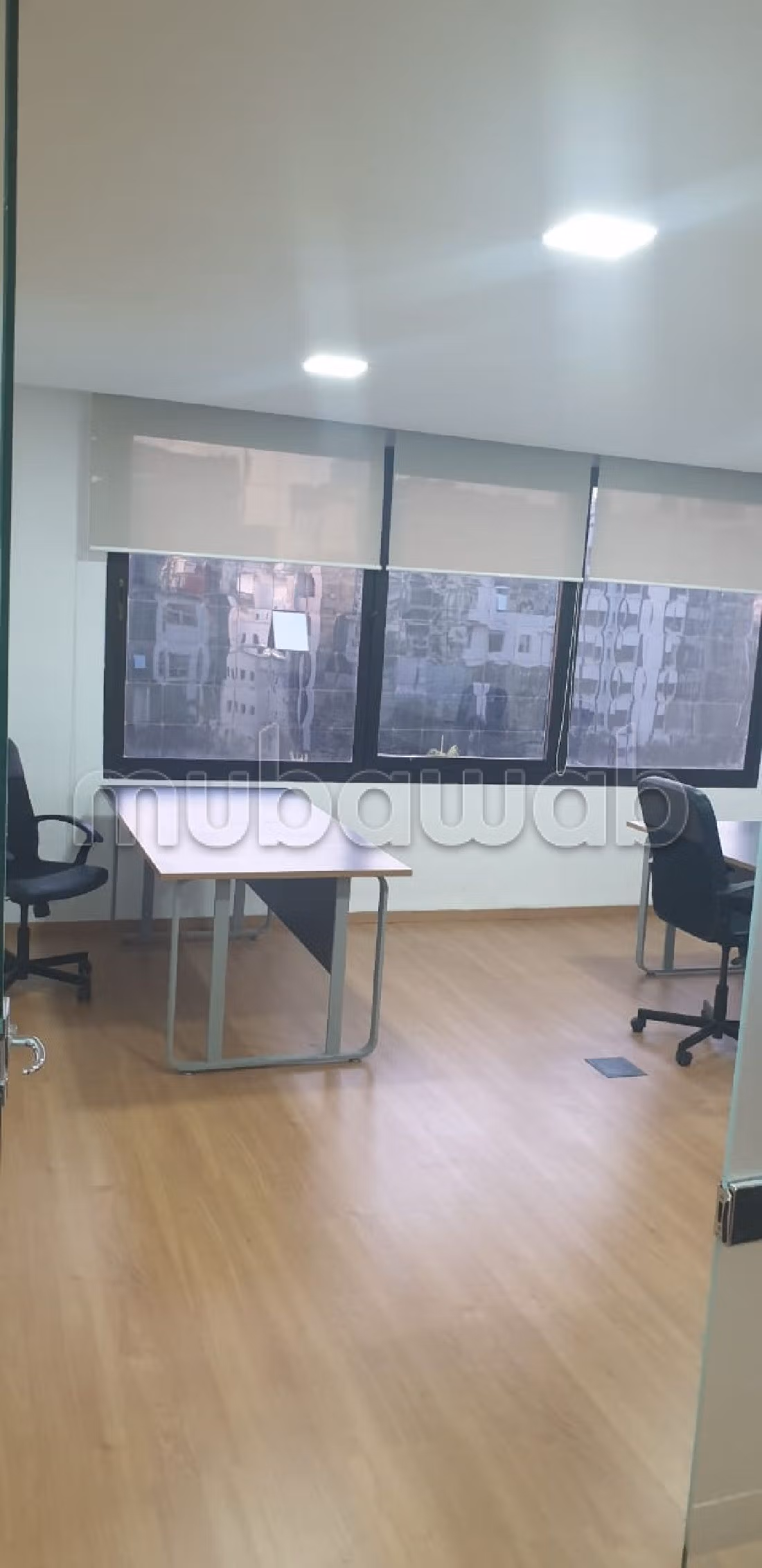 Offices for rent in Racine. Dimension 135 m². Caretaker service. 