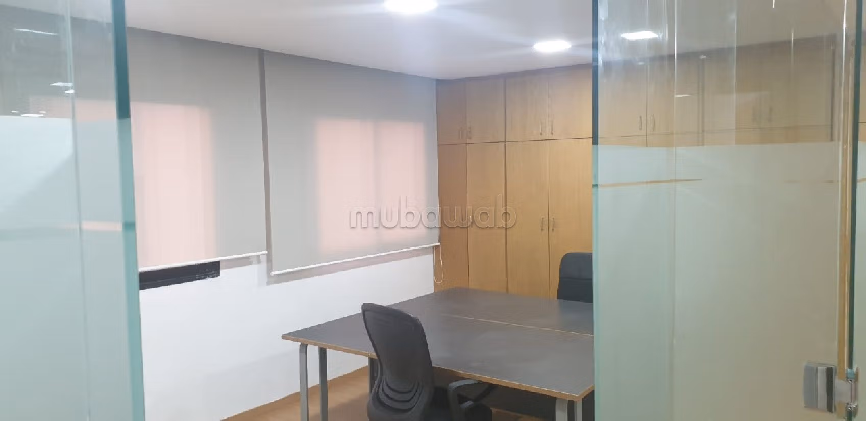 Offices for rent in Racine. Dimension 135 m². Caretaker service. 