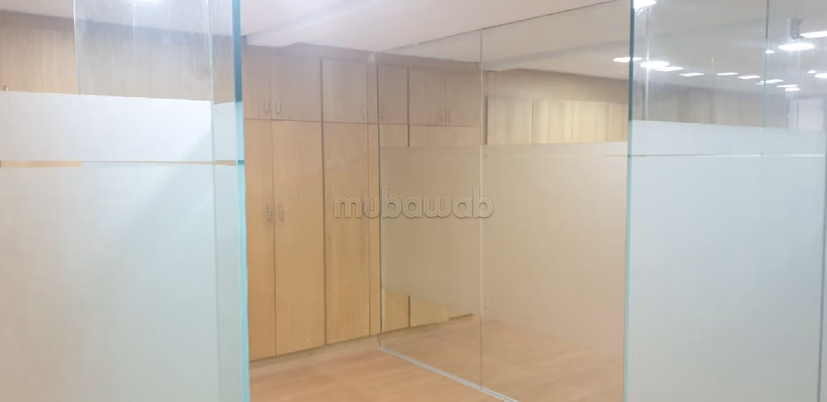 Offices for rent in Racine. Dimension 135 m². Caretaker service. 