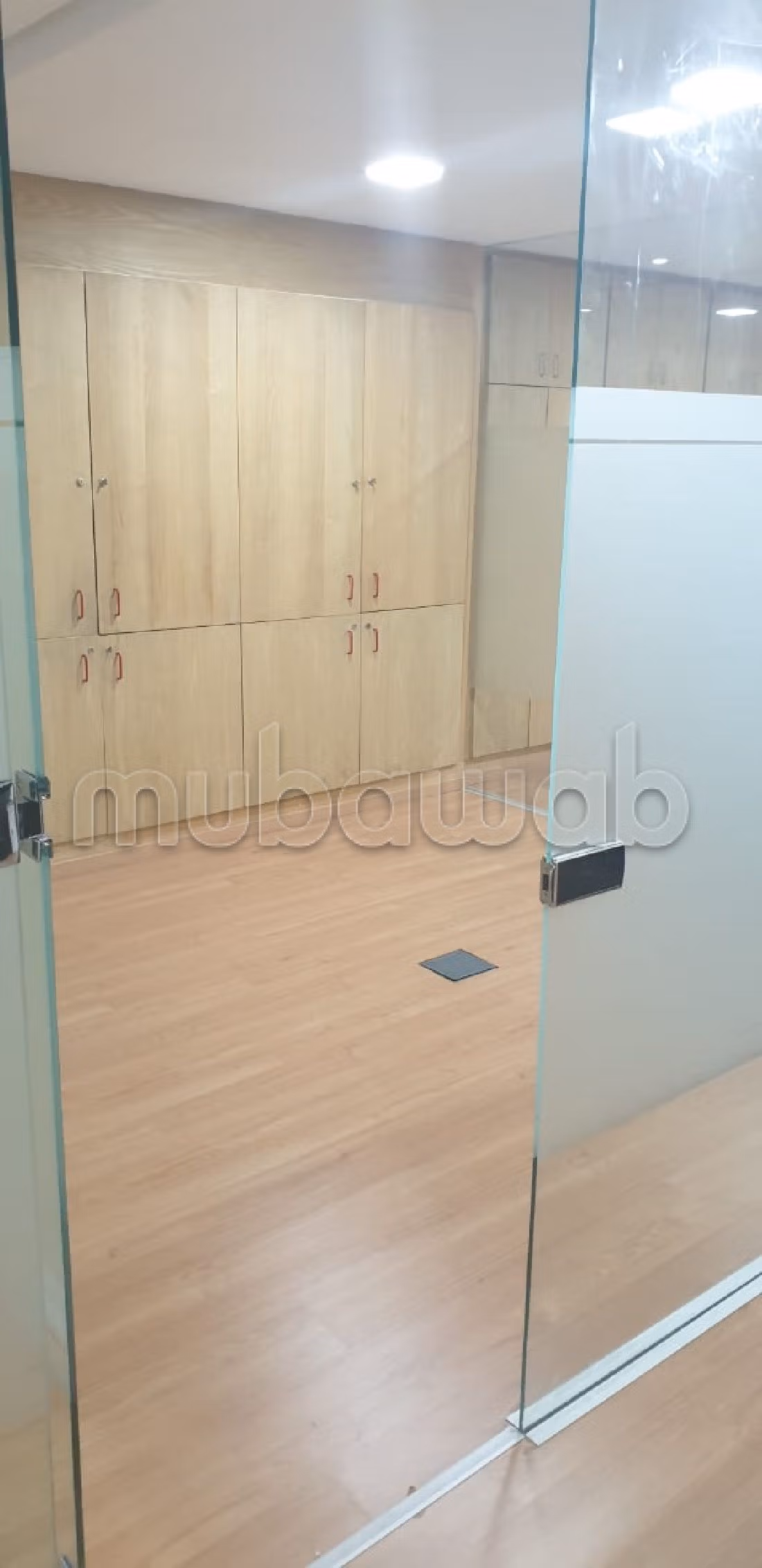 Offices for rent in Racine. Dimension 135 m². Caretaker service. 