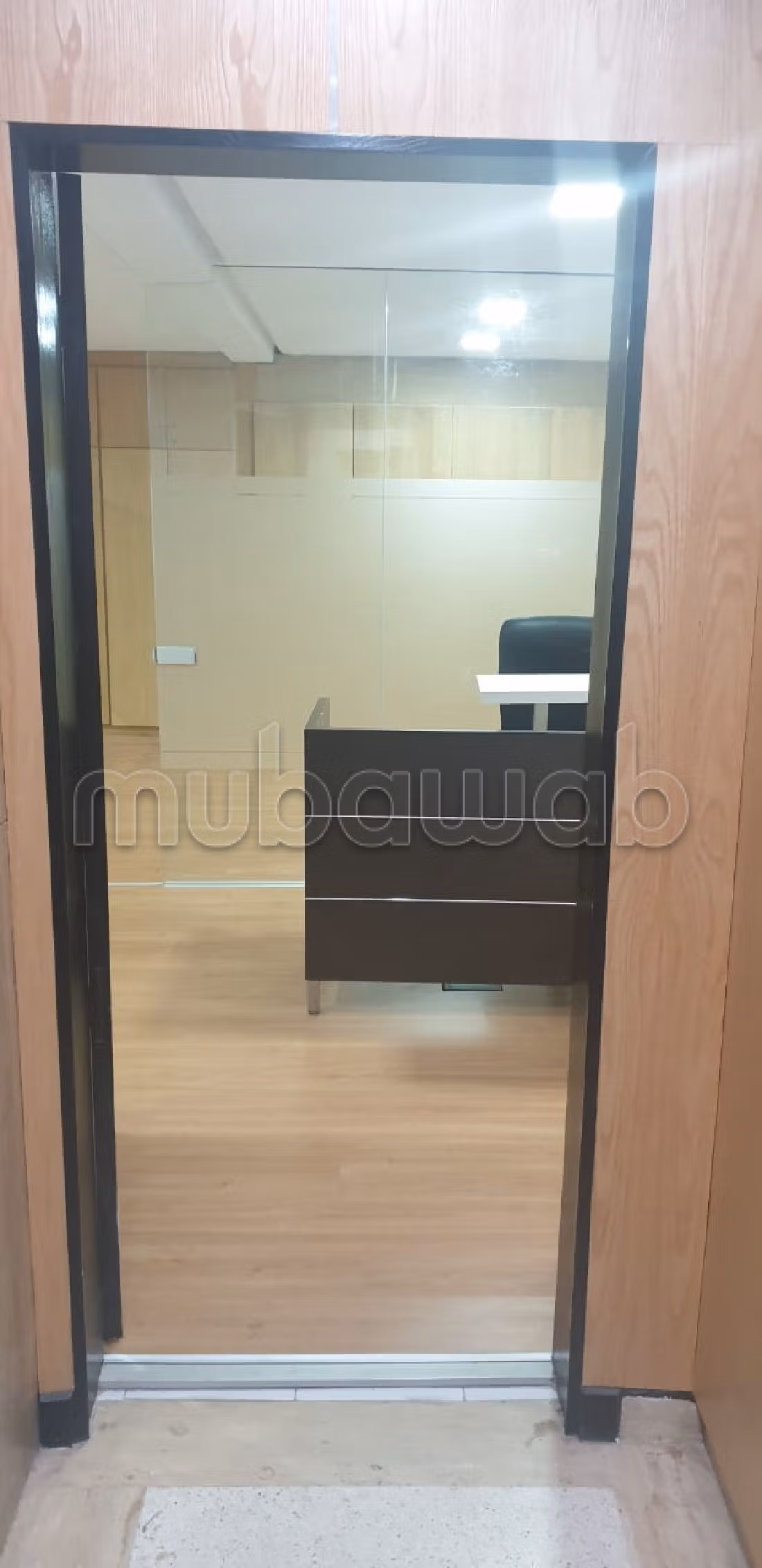 Offices for rent in Racine. Dimension 135 m². Caretaker service. 