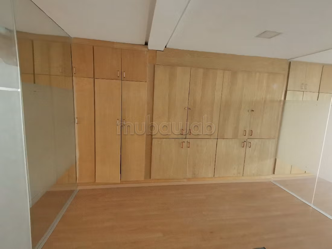 Offices for rent in Racine. Dimension 135 m². Caretaker service. 