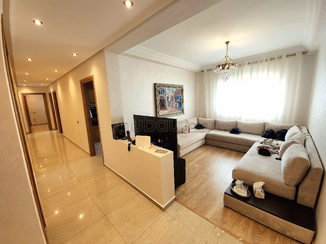 Appartamento da acquistare a Ain Diab. 5 locali spaziosi. Con ascensore e giardino