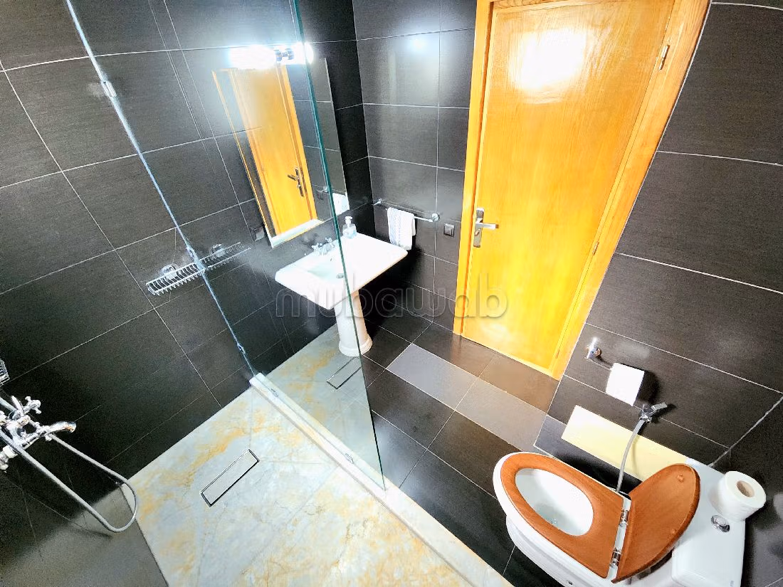 Appartamento da acquistare a Ain Diab. 5 locali spaziosi. Con ascensore e giardino