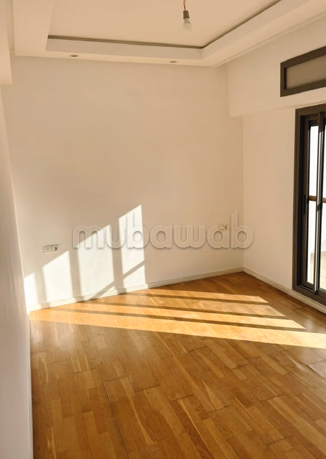 Find an apartment for rent in Gauthier. Dimension 120 m². Satellite dish system and secured residence. 