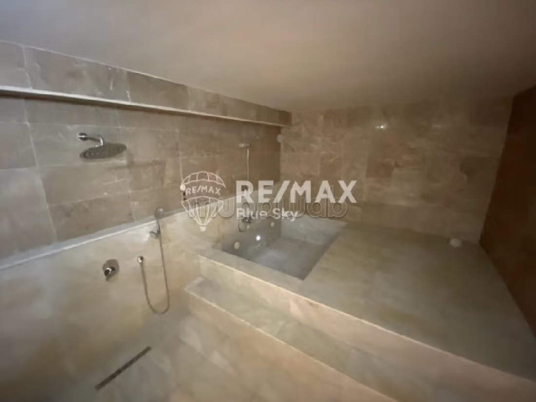Splendid villa for sale in Gammarth Supérieur. Small area 317 m². Residence with swimming pool, Air conditioning