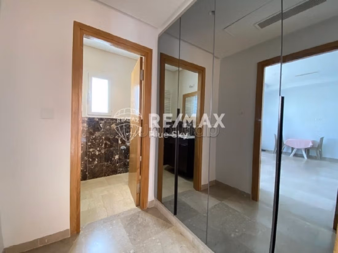 Splendid villa for sale in Gammarth Supérieur. Small area 317 m². Residence with swimming pool, Air conditioning