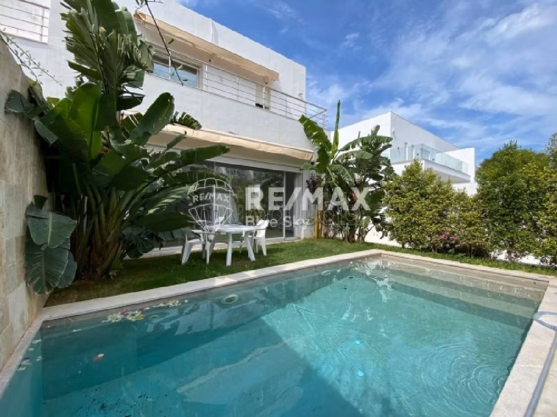 Splendid villa for sale in Gammarth Supérieur. Small area 317 m². Residence with swimming pool, Air conditioning