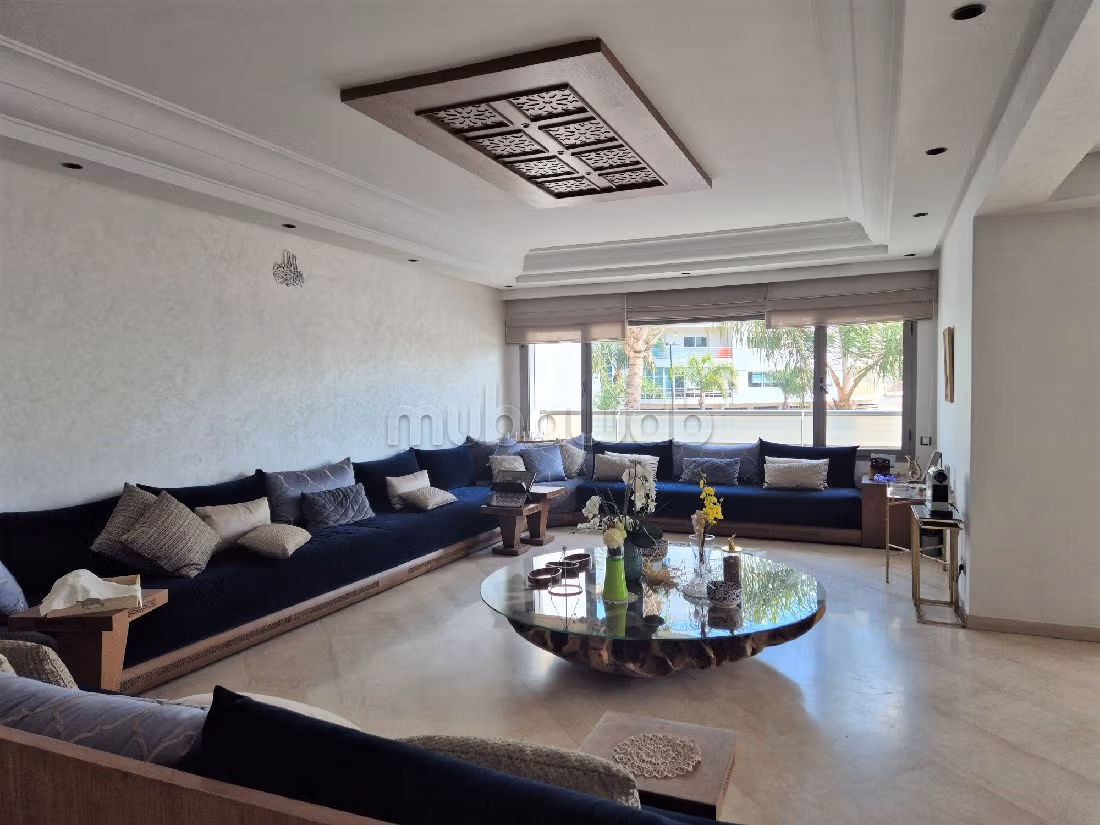 Piso en venta en Racine Extension. 5 habitaciones grandes. Chimenea funcional, aire condicionado general. 