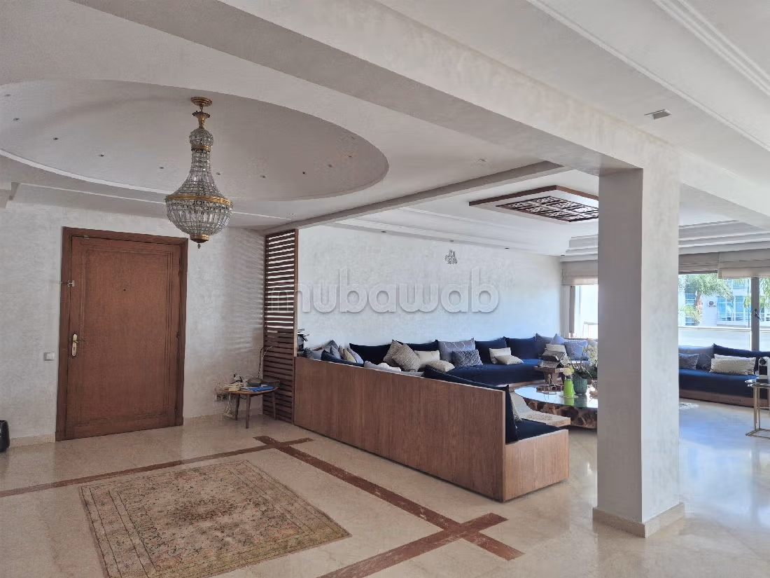 Piso en venta en Racine Extension. 5 habitaciones grandes. Chimenea funcional, aire condicionado general. 