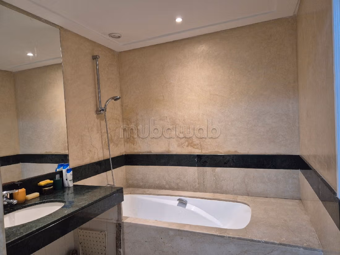 Piso en venta en Racine Extension. 5 habitaciones grandes. Chimenea funcional, aire condicionado general. 