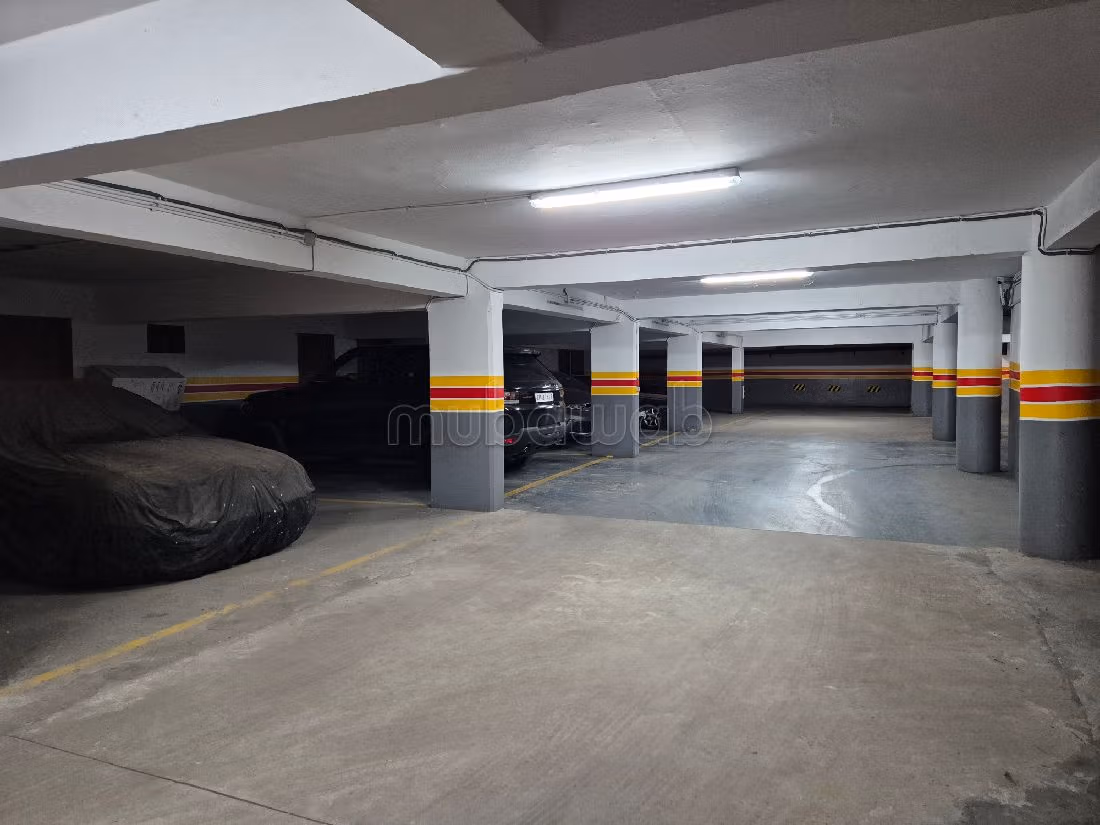 Piso en venta en Racine Extension. 5 habitaciones grandes. Chimenea funcional, aire condicionado general. 