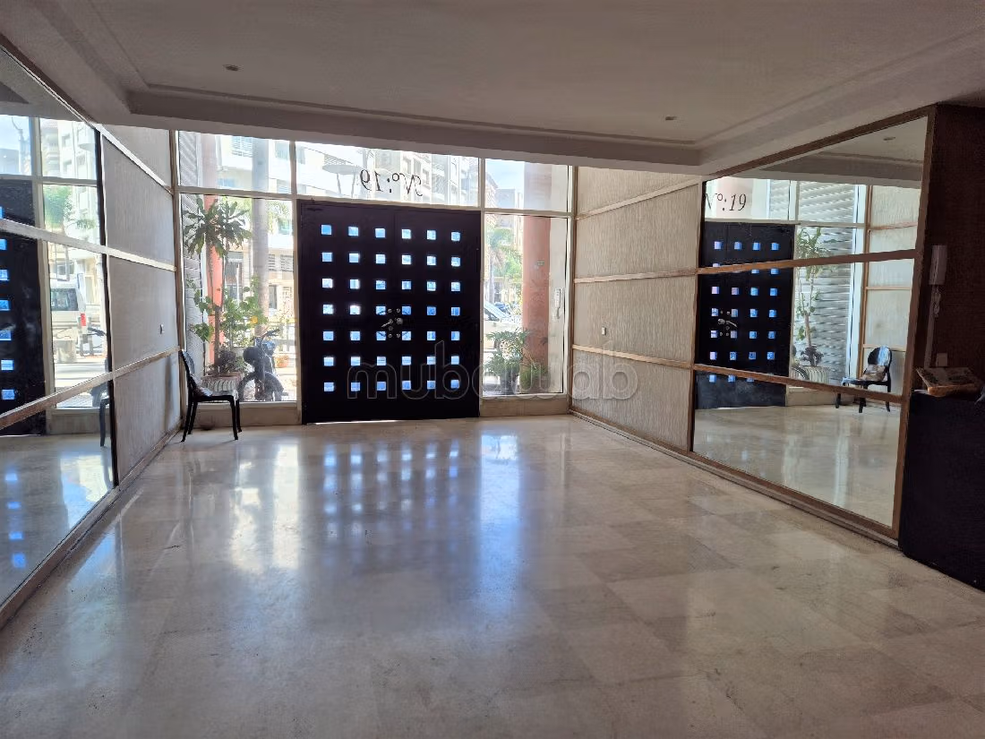 Piso en venta en Racine Extension. 5 habitaciones grandes. Chimenea funcional, aire condicionado general. 