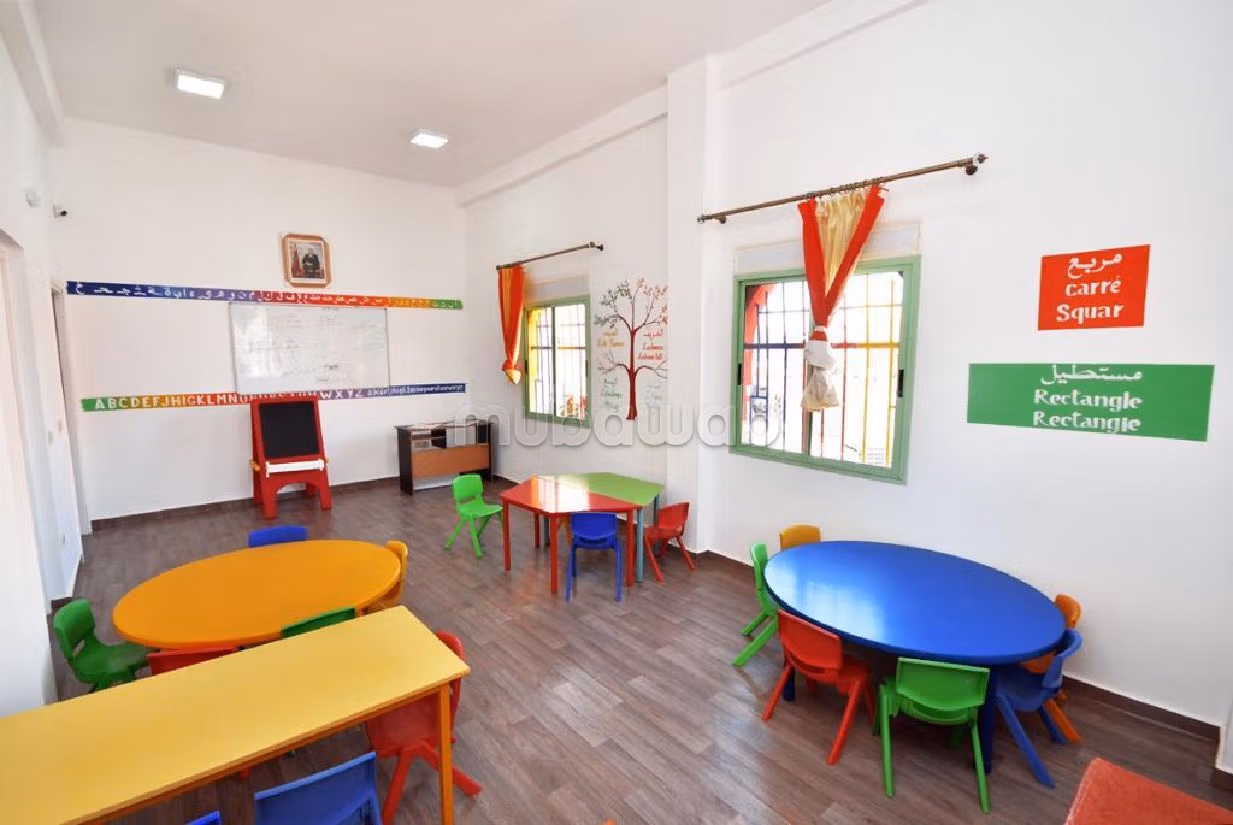 En venta: Escuela Primaria, Guardería y Jardín de Infantes