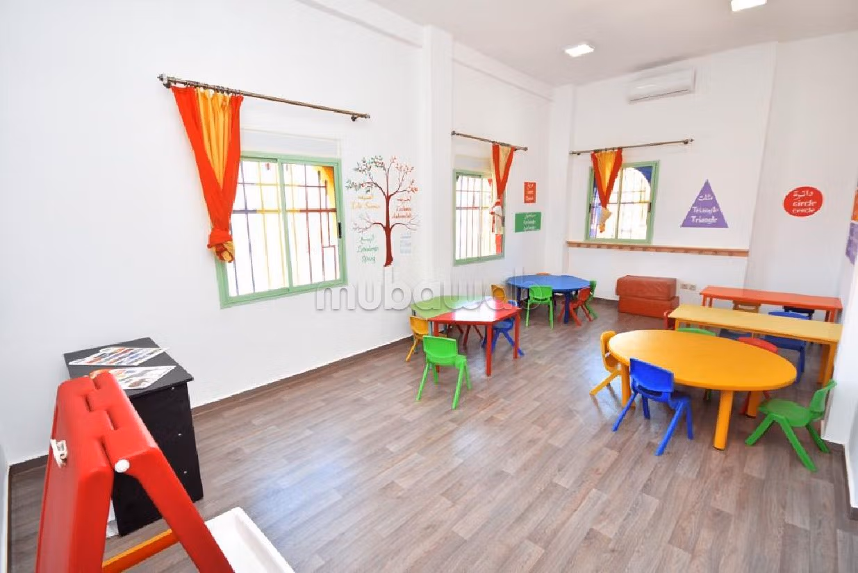En venta: Escuela Primaria, Guardería y Jardín de Infantes