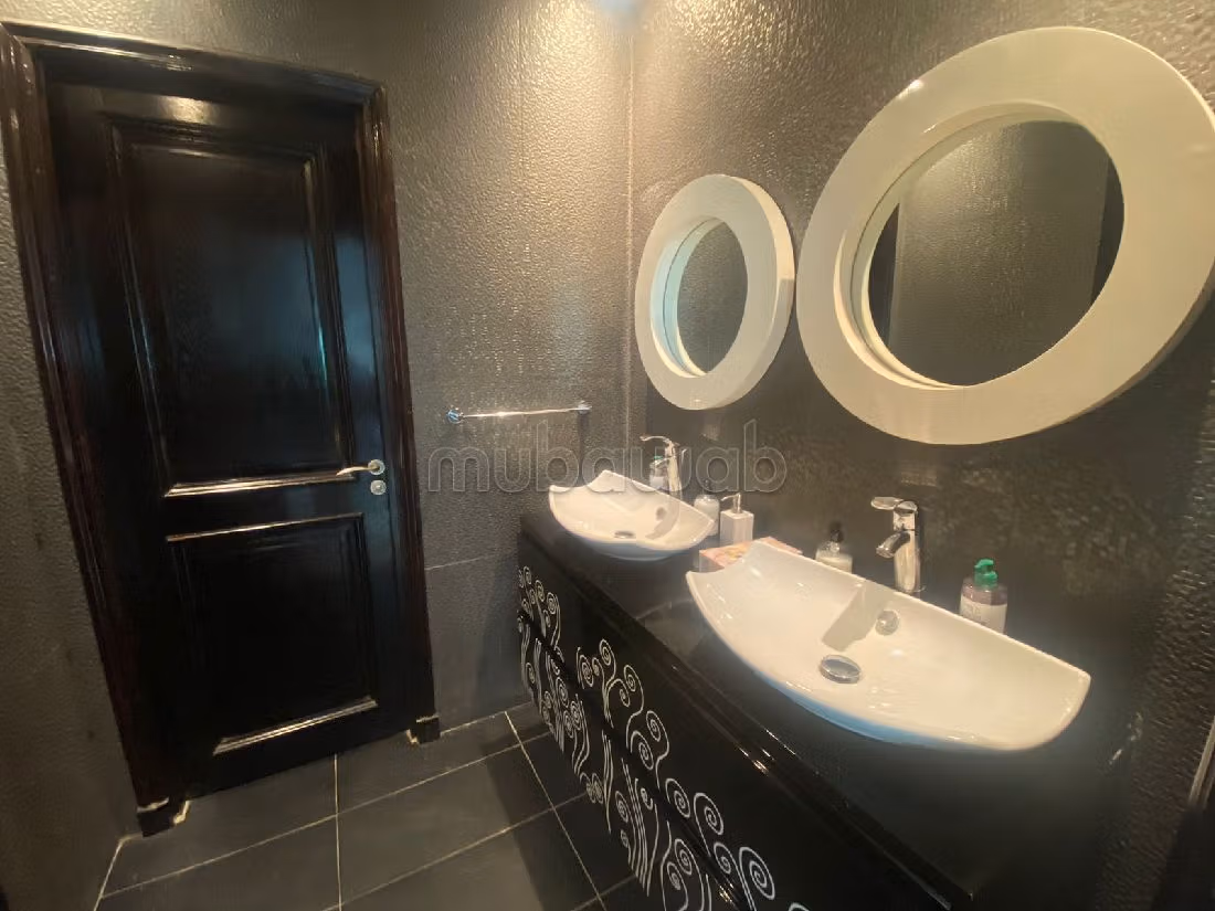 Luxury Villa for rent in Ain Diab. 4 lovely rooms. Parking spaces and garden