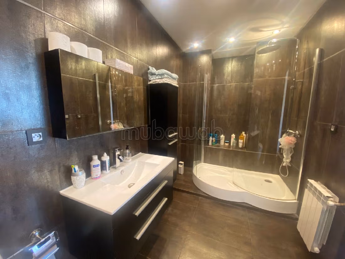 Luxury Villa for rent in Ain Diab. 4 lovely rooms. Parking spaces and garden