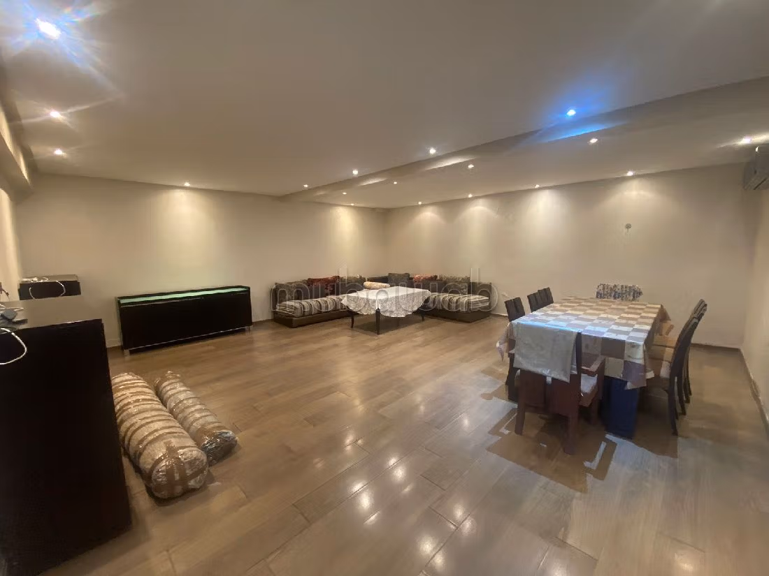 Luxury Villa for rent in Ain Diab. 4 lovely rooms. Parking spaces and garden