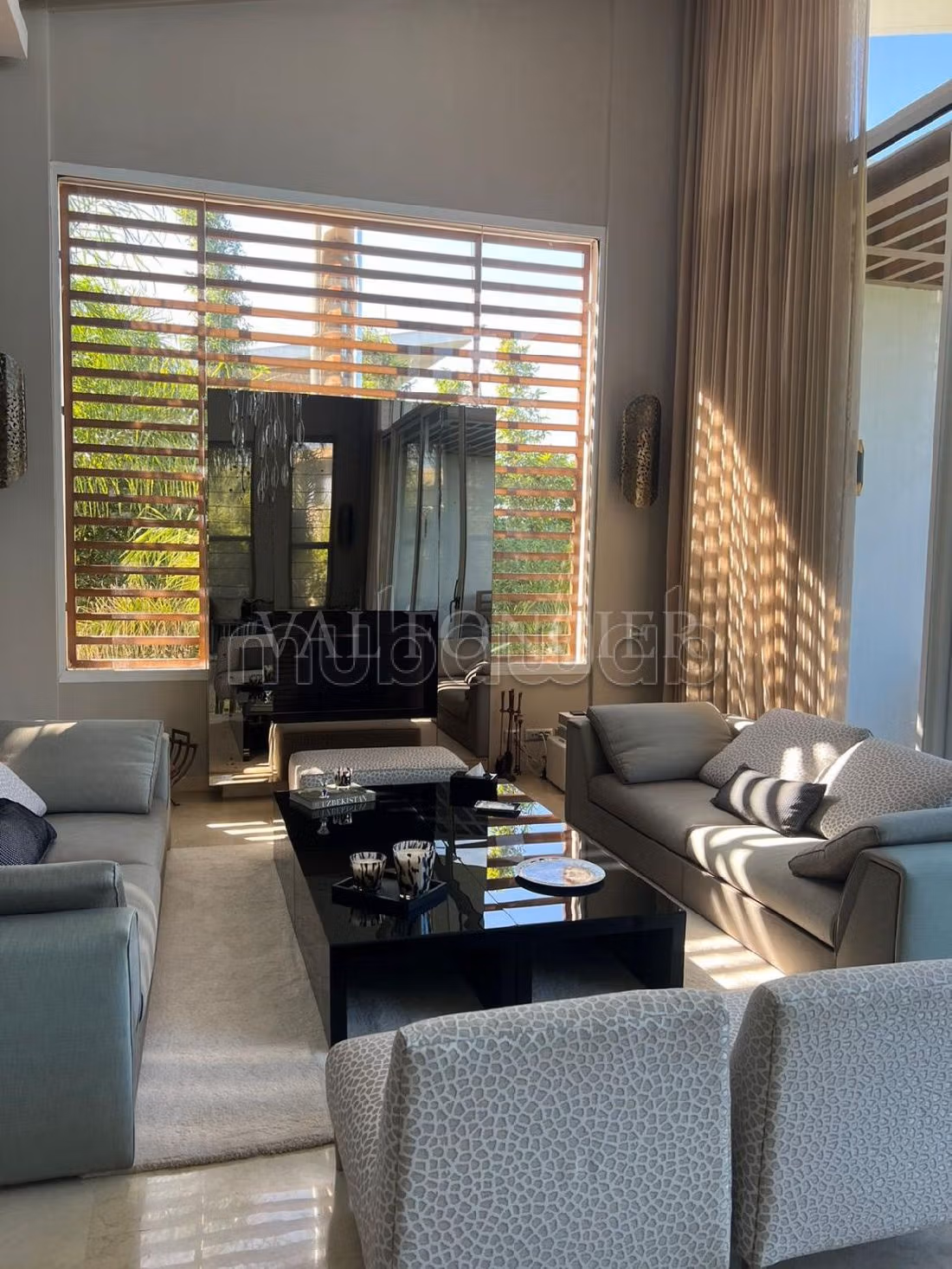 Maestosa residenza di lusso in vendita a Bouskoura Ville. Superficie di 1757 m². 