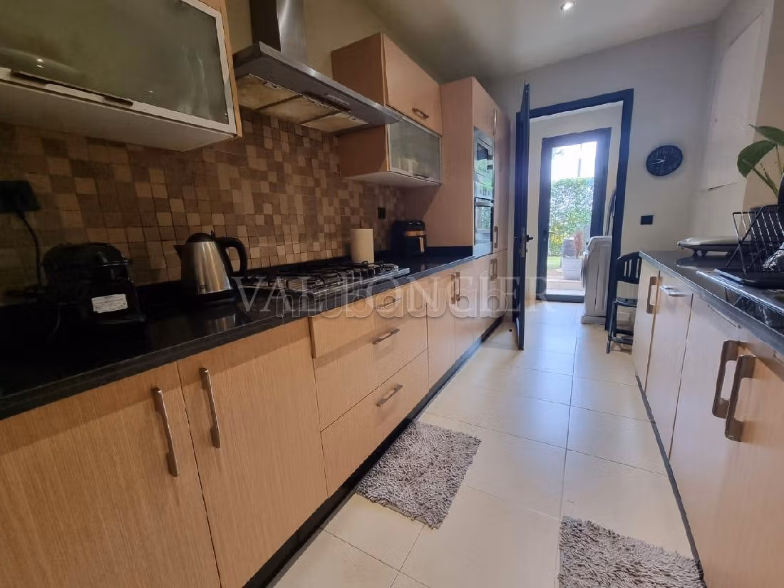 Location magnifique rez de jardin meublé 175m2 avec jardin et piscine, Bouskoura