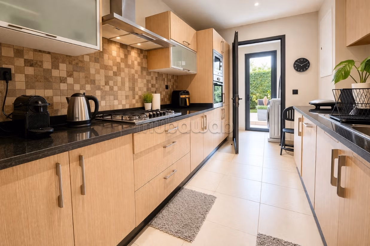 Location magnifique rez de jardin meublé 175m2 avec jardin et piscine, Bouskoura