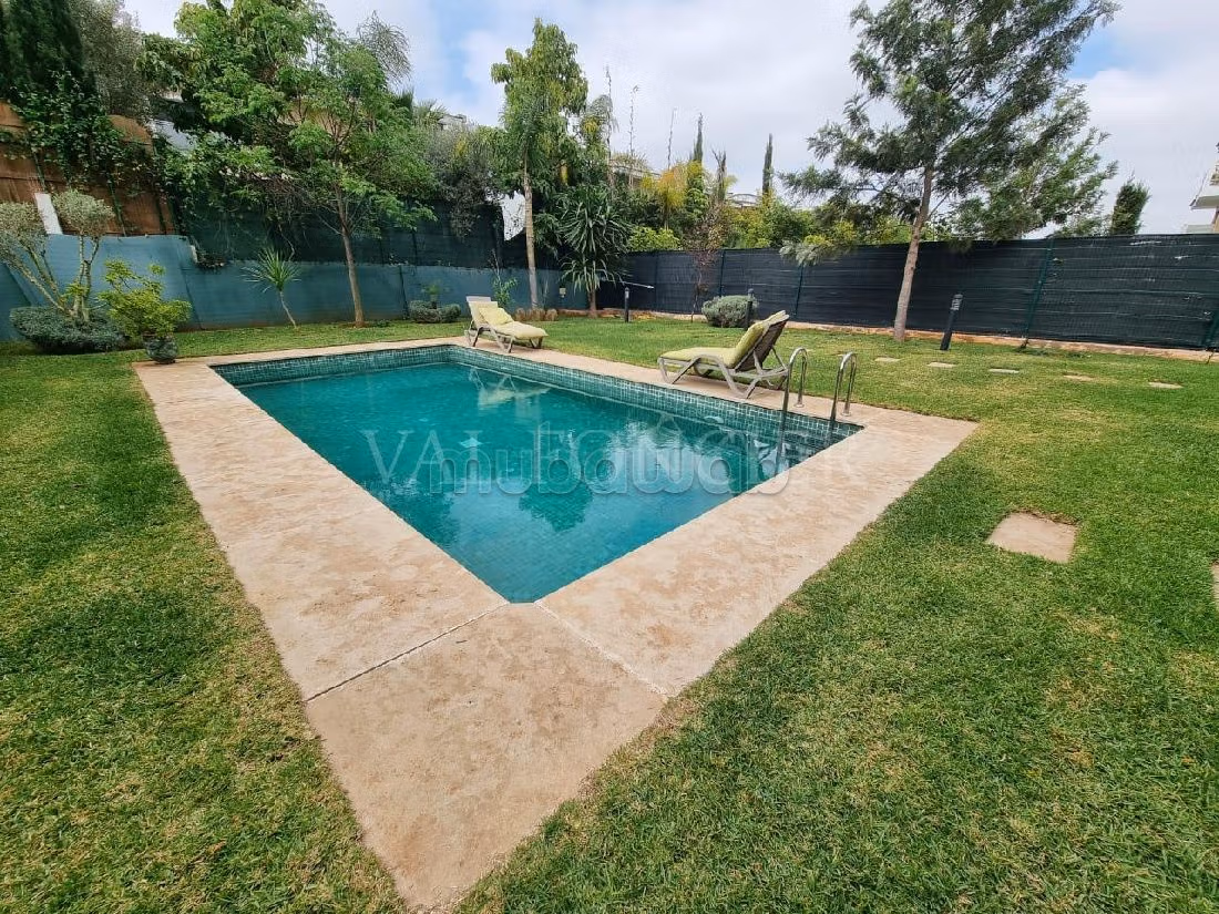 Location magnifique rez de jardin meublé 175m2 avec jardin et piscine, Bouskoura