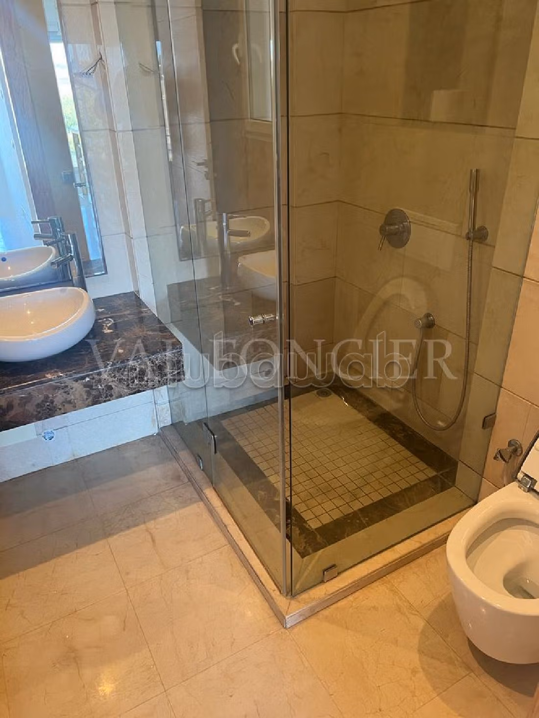 Magnificent villa for rent in Bouskoura Ville. 4 lovely rooms. Large swimming pool. 